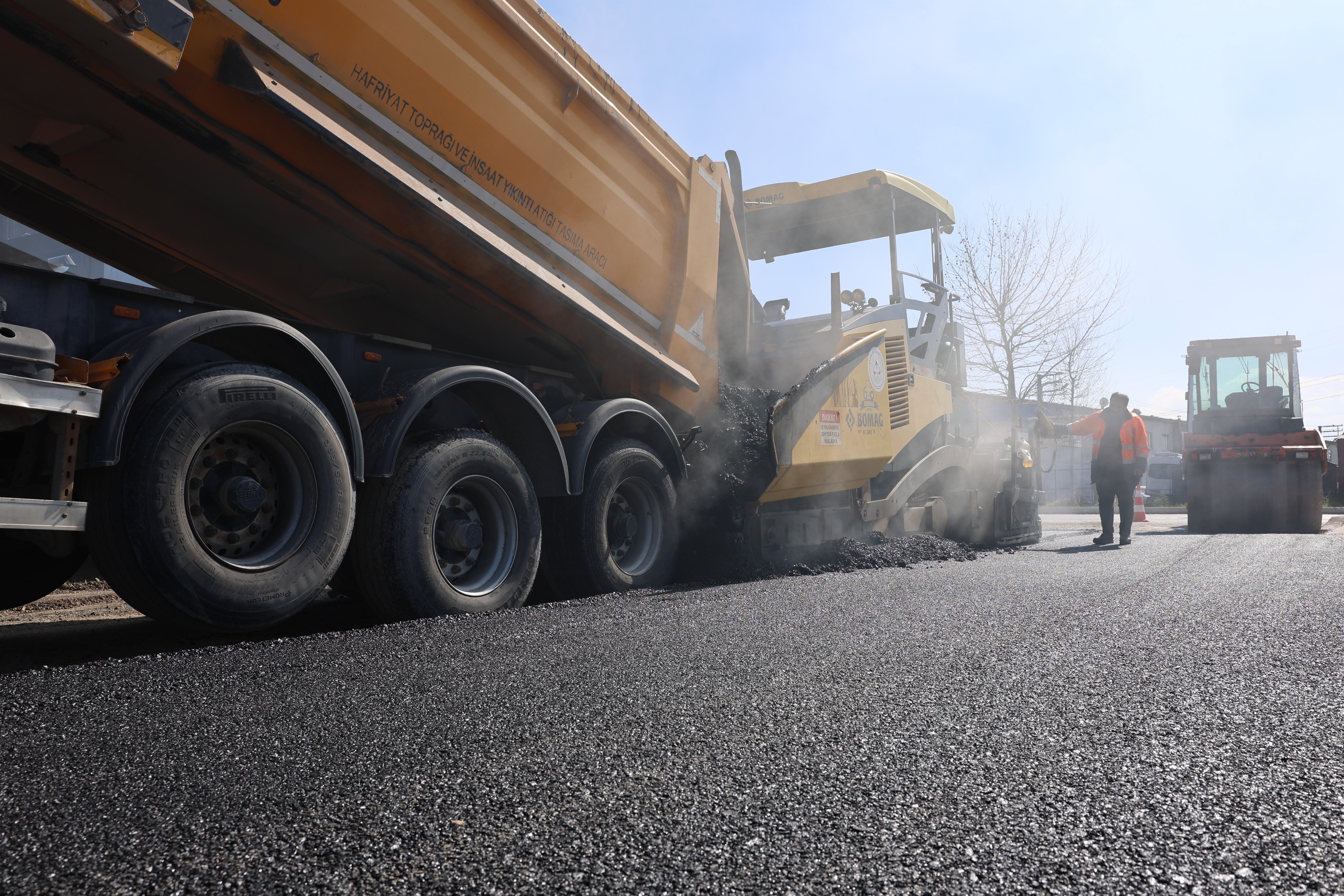 ERENLER’DE YOLLAR YENİLENMEYE DEVAM EDİYOR